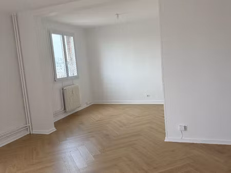 t4 avec deux chambres - parking privé