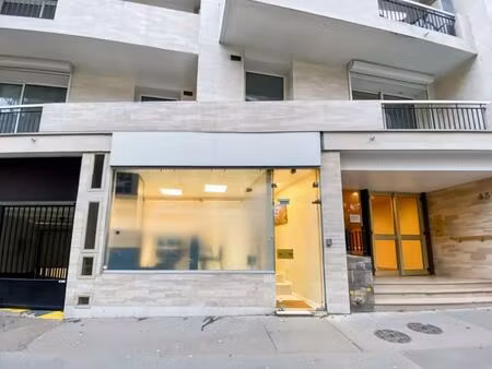 belle boutique à proximité du parc georges brassens