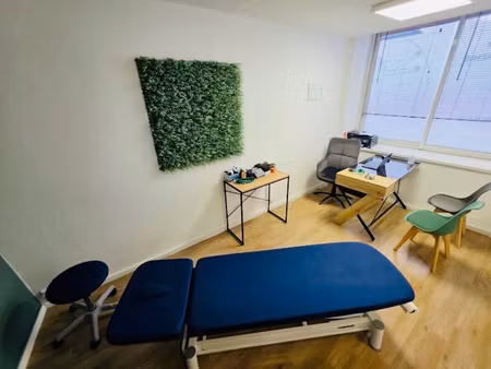 local commercial iteuil 45 m2