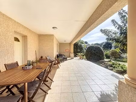 belle maison sur terrain plat