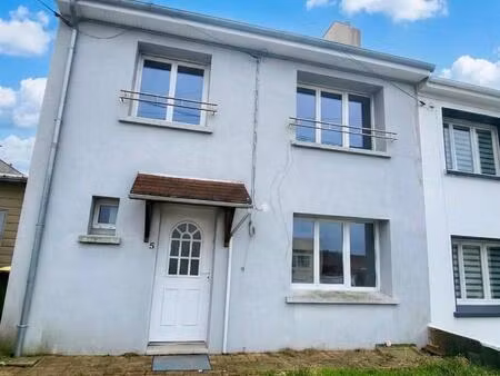 située dans un secteur recherché pour son calme  cette charmante maison semi-mitoyenne par