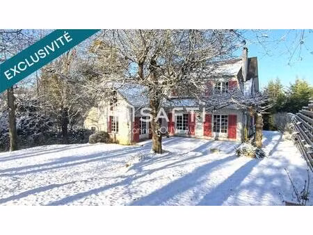 une maison à part - à l'écart des regards