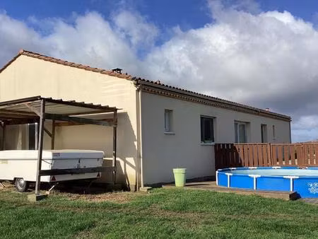 maison avec ses beau volume ainsi que ses 20162 m2 de terrain