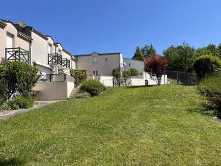 logement idéal de 2 chambres dans un cadre verdoyant!