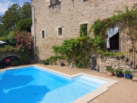 belle propriété en pierre facilement divisible en deux