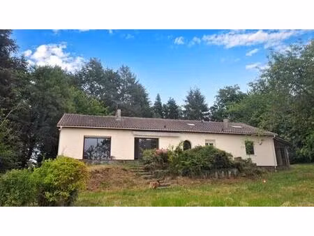 maison de 190 m² offrant 5 chambres avec 3845 m² de terrain - secteur dignac