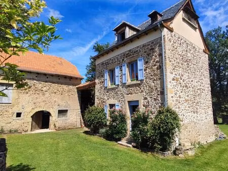 maison en pierre de caractère au cœur de la campagne