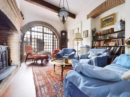 magnifique maison de ville ancienne avec de très beaux volumes !