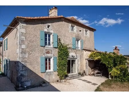 maison avec 4 chambres  dépéndances et piscine