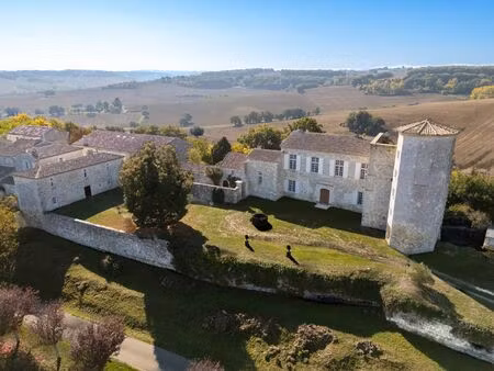 vente château lectoure 12 pièces 410 m² <meta name="description" content="comme une invita
