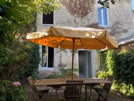 maison de ville en pierre avec 3 chambres et jardin