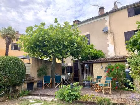 maison de ville de 4 chambres bien présentée à belvès