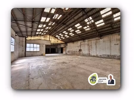 entrepôt industriel de près de 2000 m² à rénover emplacement premium face à l'hôpital !