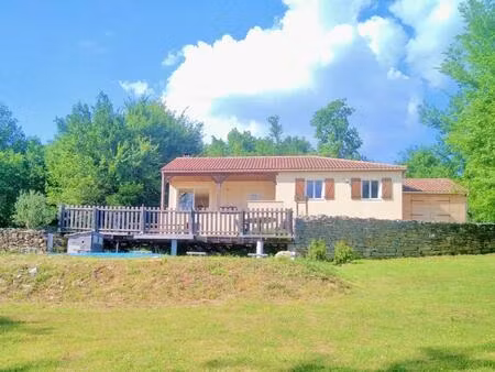 maison moderne en pleine nature dans le lot