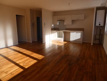 location appartement 4 pièces 77m² lourdes 65100