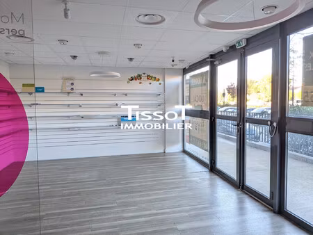 location local commercial 112m² nimes 30900