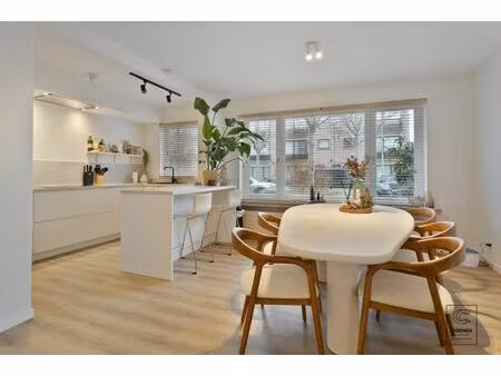 instapklaar gelijkvloers appartement van 94 m² met drie ruime slaapkamers en ruim terras t