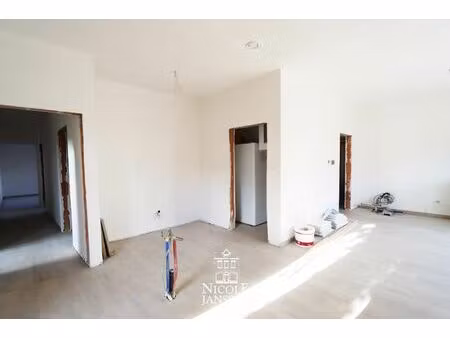 gelijkvloers appartement van 85 27m²