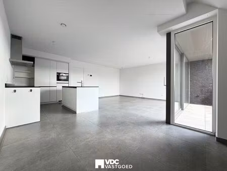 ruim en modern duplex-appartement met 3 slaapkamers en garage