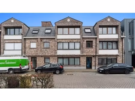 ruim appartement van 245 m² centraal in mortsel