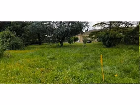 terrain 400 m² lanta