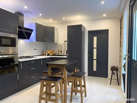 maison de ville avec garage refaite a neuf 135000