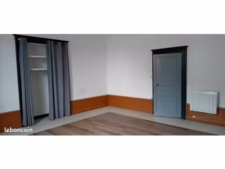 loue t 1bis centre couhe