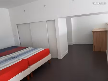 loue très beau logement place royale  proche place du forum