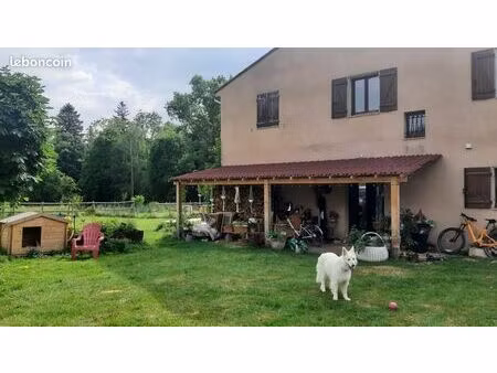 grande maison au calme avec jardin
