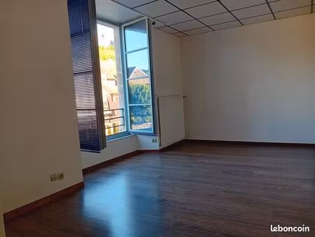 f3 vue sur loue   au calme  centre ornans