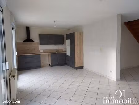 maison 4 pièces 874 m²