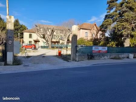 parking 6 m² monteux