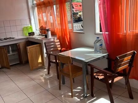 loue trois ilets bourg f2 meublé 720/mois