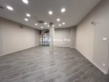 location local commercial 177m²