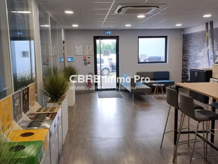 location local professionnel 211m²