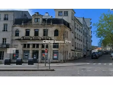 location local professionnel 270m²