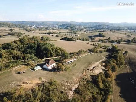 studio de 3 chambres meublé à louer – la ferme de montard- calme  piscine et vue panoramiq