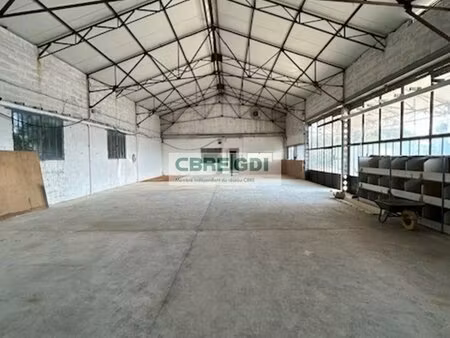location local commercial 600m² chateaurenard 13160