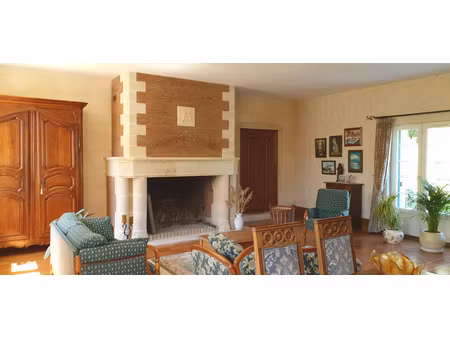 grande maison avec gite et beau terrain