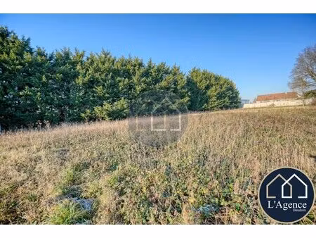 grand terrain plat viabilisé proches des commodités