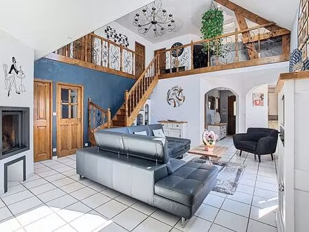 pavillon independant - 180m² - 4 chambres - 2 bureaux - 1 double garage - 2 grandes depend