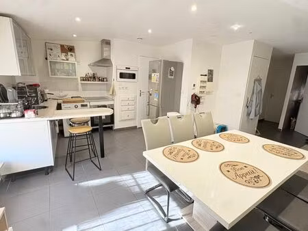 annonce location appartement 3 pièces de 53m2 à st maximin la ste baume (83470) - paruvend