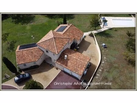 belle contemporaine  4 chambres  2 salles d'eau  double garage  piscine sur 5118 m2