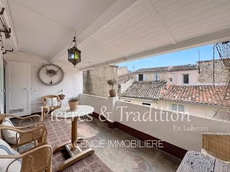 centre historique d'apt  très beau triplex de 112 m2 avec terrasse proche tous commerces