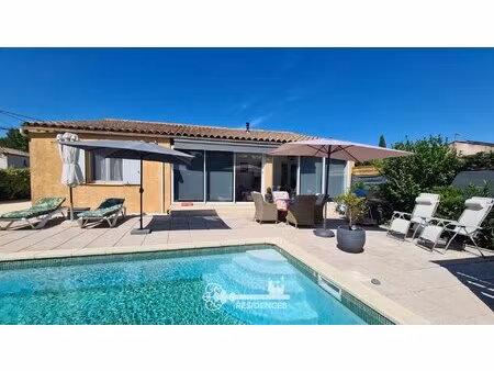 maison de plain-pied avec piscine  à pied des commerces et à 5 minutes d’uzès