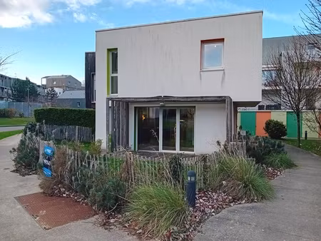 charme et lumière au cœur du bourg d'orvault – maison duplex de 2013