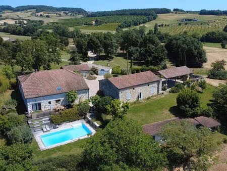grange convertie en loft avec maison d'amis  piscine chauffée et dépendances
