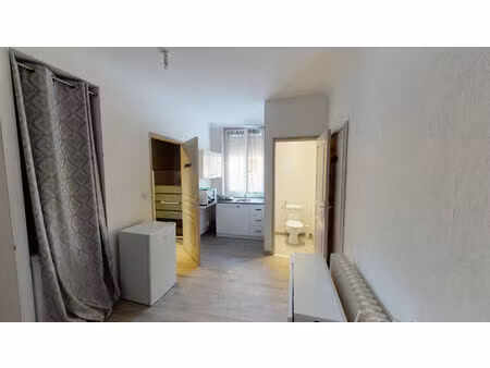 joli studio meublé au centre de louhans (proche de toutes commodités)