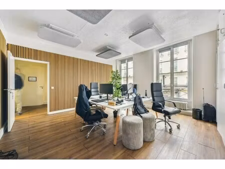 location local professionnel 126m²