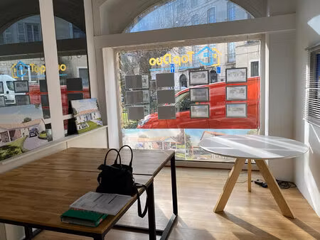 location local commercial 3 pièces  52.00m²  bourg